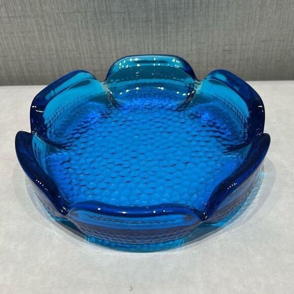 Vtg Anchor Hocking Blue Lotus Pebble Art Glass Ashtray Flower MCM Bowl Trinket D - Picture 1 of 6